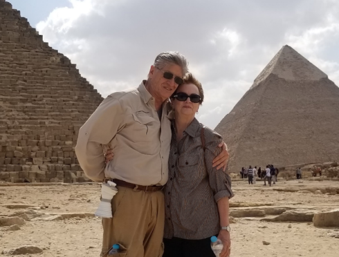 From left to right: Luis Hernandez and Annette Hernandez at the Great Pyramids